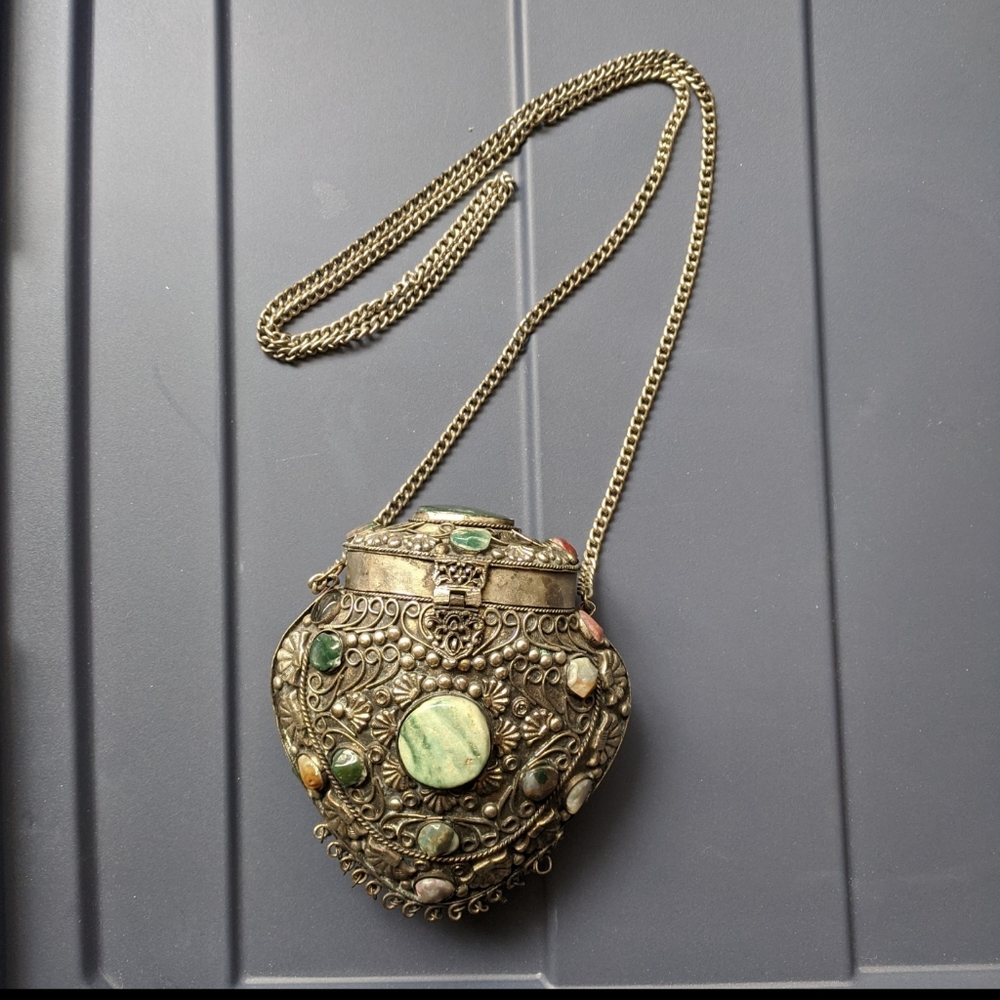 Silver VNTG hard case purse with rocks/gems